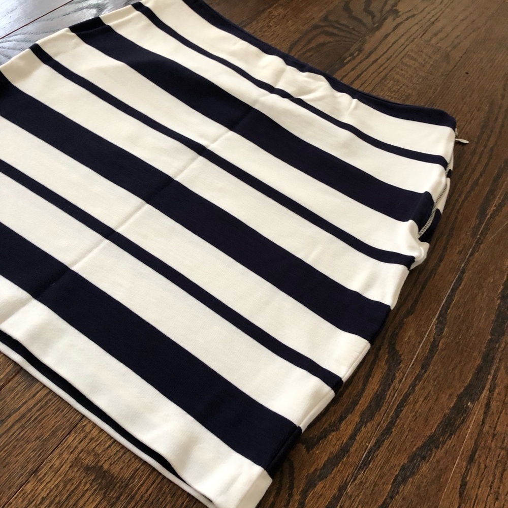 Banana Republic Women’s 2 Navy Blue/White Pencil Mini Skirt w/Side Zipper - EUC! - Picture 3 of 10
